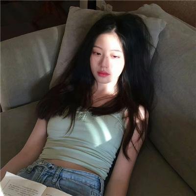 芒果和红色轮椅